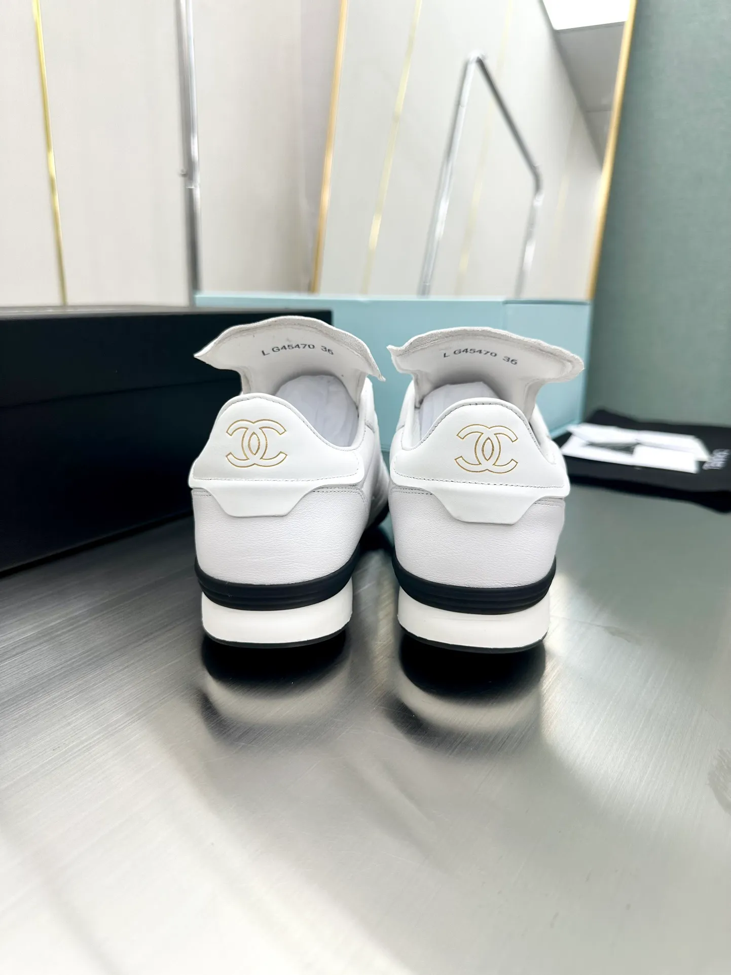 👟👟Ex-factory price 520 👟👟 CHANEL Chanel thick-soled panda sneakers Panda biscuit shoes Chanel 2023ss popular panda shoes 🐼Colorful thick-soled casual sports shoes sneakers The counter is synchronized The counter is very popular Very difficult to buy a shoe The most popular thick-soled panda shoes on the Internet It can be imagined that small fragrance control can not miss it, both appearance and comfort coexist. Simple and versatile white shoes. The thick sole increases the height and is super versatile. You can wear it with your eyes closed😍Whoever wears it will look better. Upper: calfskin. Lining: imported sheepskin lining. Outsole: T👟👟Ex-factory price U original outsole. Size: 35-40 (41 42 customized)